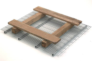Wire pallet rack decking with a 
