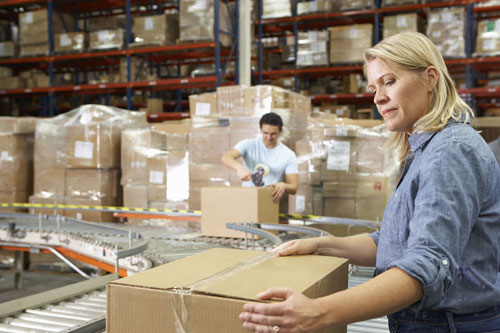 Conveyor line in a distribution center