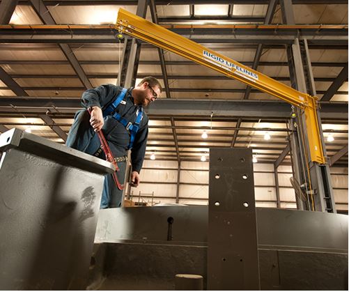 worker using fall protection