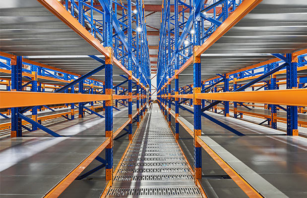 pallet rack with solid decking