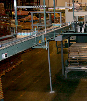 conveyor system overhead in a warehouse