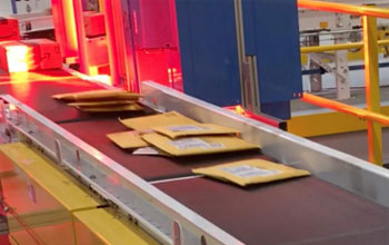 envelopes stacking on a conveyor system belt