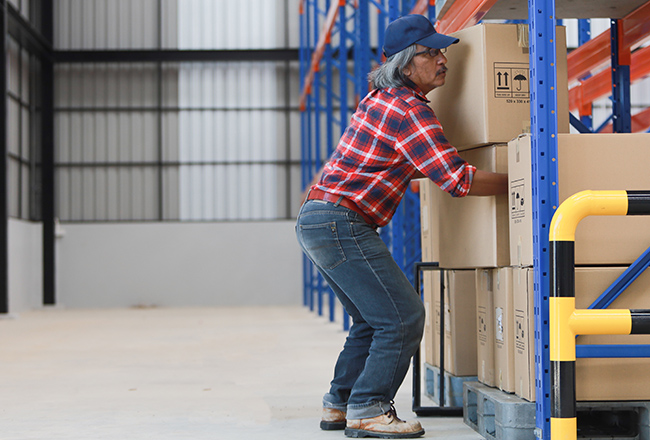 Lifting boxes in a warehouse