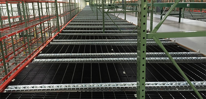 Skatewheel pallet flow rollers mounted in a multi-level, rack-supported pick module.