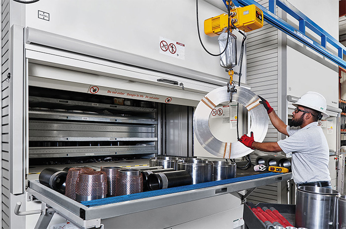 Hanel container/tray with heavy components and crane system